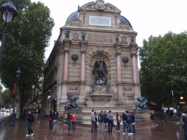 今度は橋を渡り、南側へ移動しました。