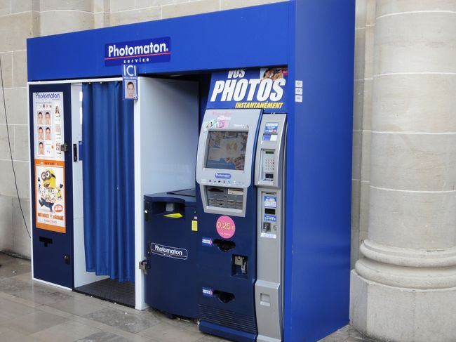 肝心の3分間写真の機械はすっかり様変わりしていました。<br />北駅も東駅も全部このシリーズ。<br /><br />帰国してから映画を見返したら、映画に登場する機械は赤色でした。<br />