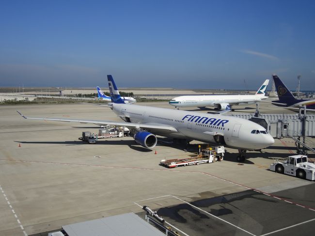 <9日目〜10日目><br />帰国の日。<br /><br />パリに来た時は空港から高速バスでオペラ座に出て、そこから地下鉄で移動したのですが、重いスーツケースを持っての移動は大変。<br /><br />ただ、宿泊中にホテルで館内案内に目を通していて、「エアポートシャトル」の紹介を見つけ、事前に申し込んでいたので、帰りは楽チンです。<br />ガイドブックによるとタクシーで空港に行くと片道60ユーロ位かかるそうですが、エアポートシャトル(乗り合いバン)なら25ユーロです。<br />何箇所かホテルを回るのでタクシーより若干時間はかかりますが、安いのでオススメです。