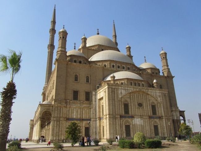 モハメッドアリモスクに到着。<br />ボクサーのモハメッドアリとは無関係。(笑）<br /><br />イスラム教徒が祈りを捧げる場所です。<br />