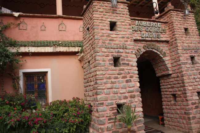 2010年9月20日（月）<br /><br />ツアー2日目の朝。<br /><br /><br />昨日は暗くてよく分からなかったけど、ホテル正面はこんな感じ。<br /><br />