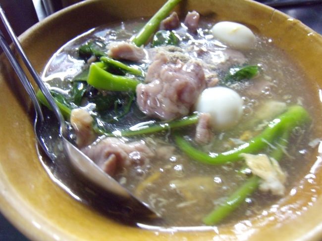 かた焼きそばの麺みたいな麺と、とろみのあるスープ。<br />おいしい。<br />35B