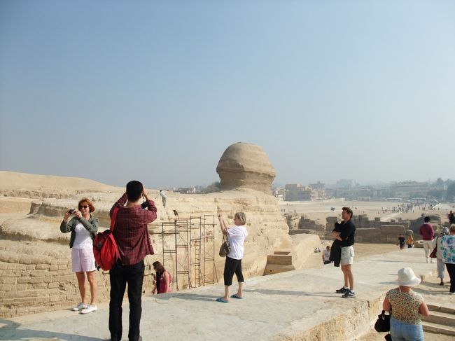 　こちらは、後ろから。<br />　ちなみに、トリビアネタでありましたけど、このスフィンクスが見つめている先は。。。