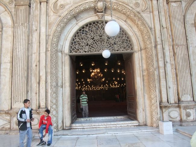 　中に入ってみると。。。