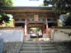 そして、その木々のふもとにある、
金剛福寺(第三十八番札所)。

足摺岬の駐車場向かいにあります。
