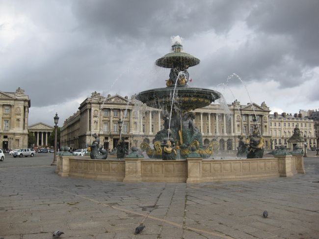 モンテーニュ通り→コンコルド広場→サントノーレ<br />→マドレーヌ広場<br /><br />地図上で何度も何度シミュレーションの結果、<br />迷わずオッケーここは、迷わないか。普通・・<br />しかし、思ったより距離がある。とにかく疲れた。