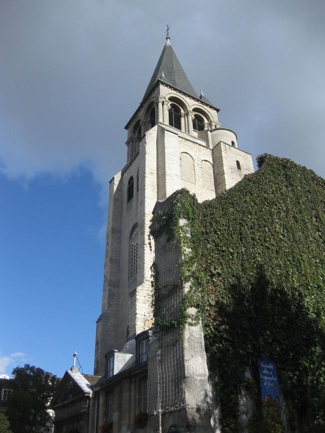 サンジェルマン・デ・プレ教会<br /><br />これからはセーヌの左岸を歩く。<br /><br />お目当てのラルフ・ローレン・・<br />広くて品数も豊富。でも高い・・時計もあった・・<br /><br />デュボーブ・エ・ガレもあった。迷ったけれど、<br />ラルフのすぐ近くだった。<br />ここのチョコが一番美味しかった。高いだけある・・<br /><br />あと、ピエールエルメも行く。<br />小箱３個　中箱３箱＋１箱　購入