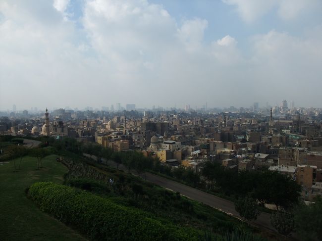 ・・・・・・・・・ということで、一夜明けまして最終日の朝。<br /><br />あわわ、ワタクシ、完全に体調を崩しました。<br />お腹痛いです。体温計持って行ってないから分からないけど、多分熱出てました。<br /><br />夜中じゅう、しんどくて寝れなかったですから。<br /><br /><br /><br />※写真は、カイロの風景