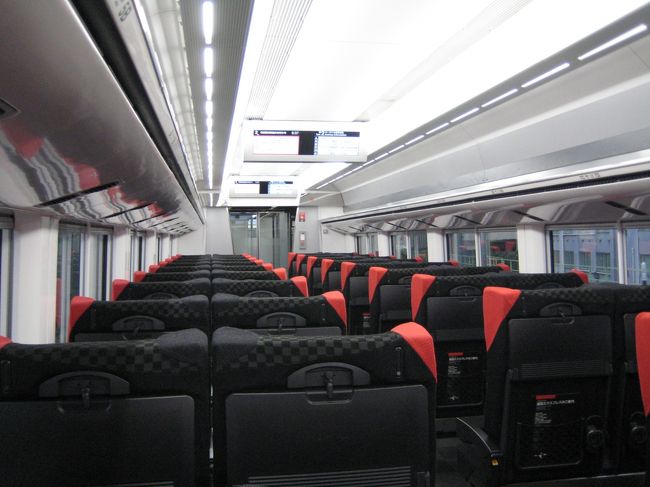 ではではっ！<br />出発の朝！<br />夜な夜な、溜まっていた韓流ドラマをみていて不眠の私。。。<br /><br />飛行機で寝れるからいいのですよ、<br /><br />成田エクスプレス激空きでした。<br />てか、誰もいない。。。（笑）