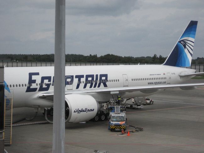 エジプト航空でいきますっ<br />早く乗せて〜な<br /><br />眠い。。。