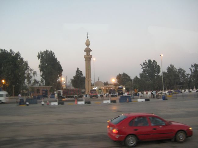 バスに乗ってアレキサンドリアへ。<br /><br />約3時間。<br /><br />睡眠。睡ミング。