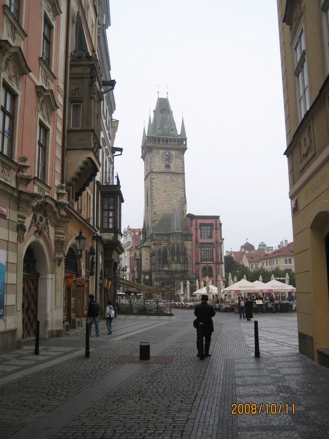 旧市街広場にある旧市街庁舎が見えてきました。