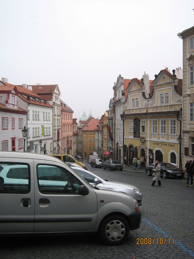 坂の上の方からです。<br />こうすると急な坂というのが分かりますかね。