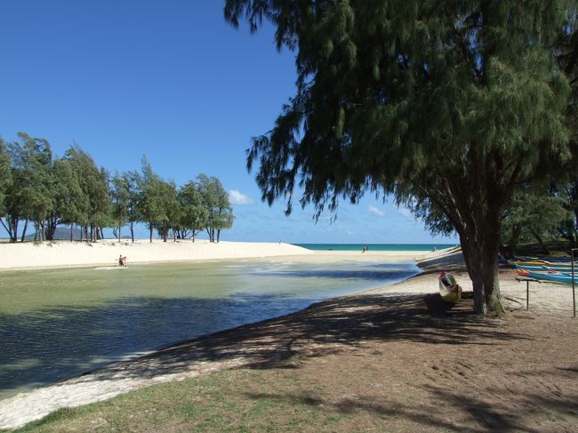 4日目です。<br /><br />ダーリンの希望で、セグウェイツアーにやってまいりました。<br />JTBのオプショナルで$148<br /><br />カイルア・ラニカイが景色もよくお薦めと。<br /><br />ホテル7時50分ピックアップで、カイルアにGO!<br /><br />そのとーり!!<br />なんか、すごくきれい。