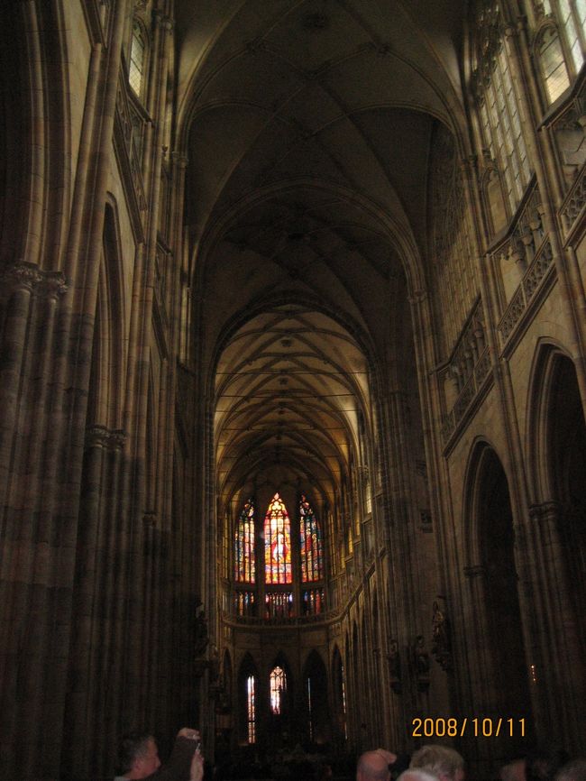 聖ヴィート大聖堂の内部です。<br />この写真だと大きく感じないですね。