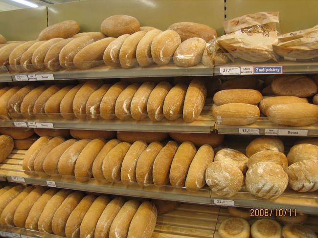 全体的に味気のない固めのパンがほとんどです。