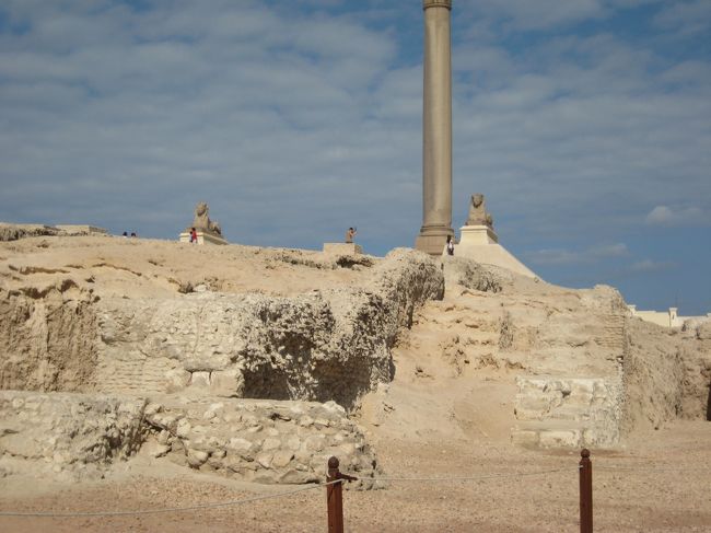 ポンペイの柱。<br />昔は400本あったらしいが今は1本しか残っていない。<br />なんだか不思議。<br /><br />