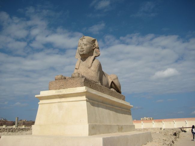 そこにスフィンクス。<br /><br />はじめまして。