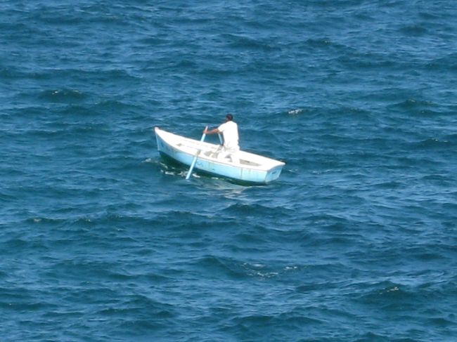 あ！！！<br />人だっ（笑）<br /><br />めっちゃ必死に漕いでるよ！<br />かなり波にさらわれてるよ〜（笑）！<br />