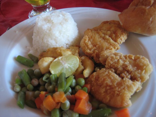 スズキとイカの唐揚げ。<br />スズキとても柔らかくておいしかった！<br /><br />