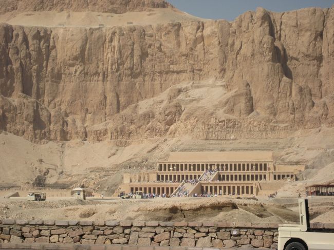 続きましてハトシェプスト女王葬祭殿<br /><br />エジプト初の女王。