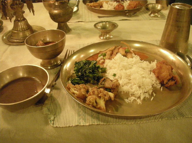 ネパールの民俗料理のようです。<br /><br />やっぱり豆が多かったな。<br />おいしかったです。