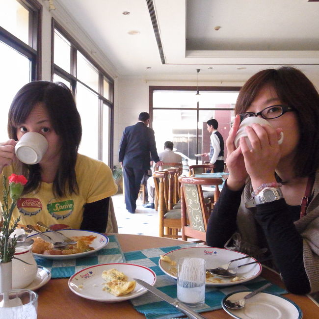 ５日目、最終日はホテルで朝ごはんを食べてから空港へ。<br /><br />最後のチャです。