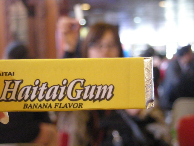 空港でゲートオープン待ち。<br /><br />これにてネパールの旅、終了〜！<br /><br />ネパールは、なんといっても自然！<br />私は行ってないけど、他の二人は2010年のうちに<br />これを含めて３回も訪れるほど、ネパールは魅力的。<br />行く時々で自然の様子が違うのも魅力の一つ。<br /><br />他の人にオススメしたいところ、ナンバー１！