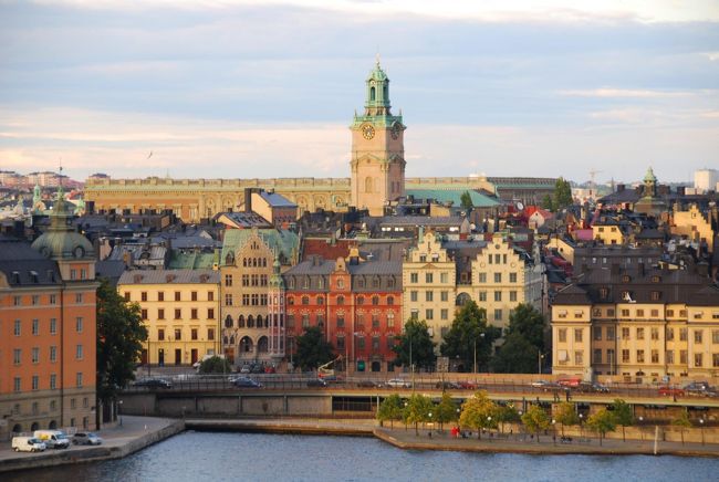 ガムラ・スタン（旧市街）方面。<br /><br />中央奥に見えているのは大聖堂の尖塔。