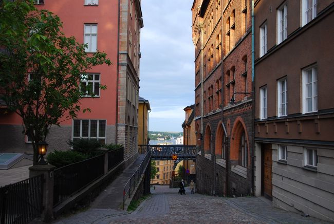 レストランの予約の時間までまだしばらくあったので、路地をお散歩することにしました。