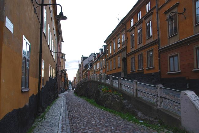 「セーデルマルム島は下町のような雰囲気」とガイドブックに書いてあったけれど、想像していた下町とはぜんぜんちがいました。わたしには山の手のようなオシャレな町に見えます。