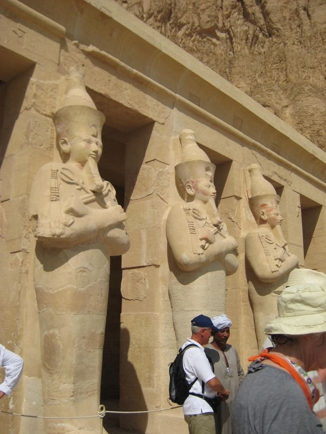 手はクロス！<br /><br />ミイラポーズ。