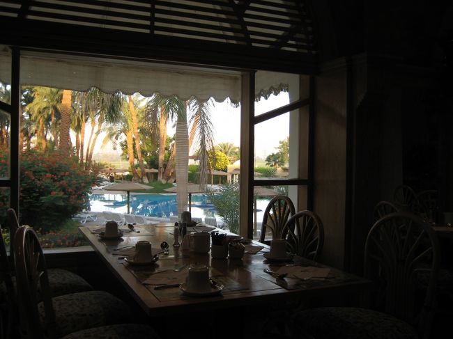 朝食食べつつ<br />外の眺めを。<br /><br /><br />素敵なホテル。