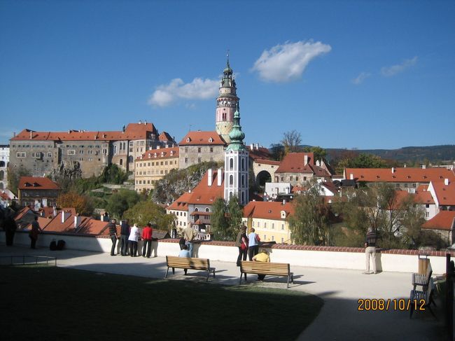確か地域博物館の隣ぐらいにある公園？空き地？からチェスキー・クルムロフ城を見た風景です。