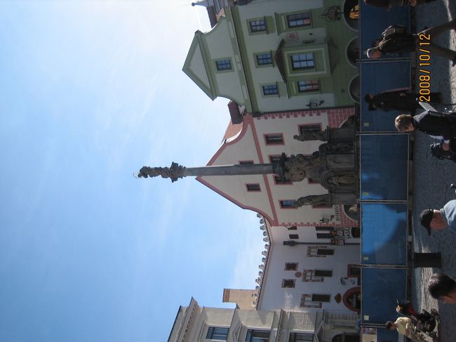 スヴォルノスティ広場にある何かの塔（笑）です。