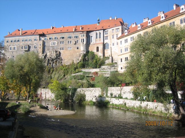 ラゼブニッキィ橋からみたチェスキー・クルムロフ城です。