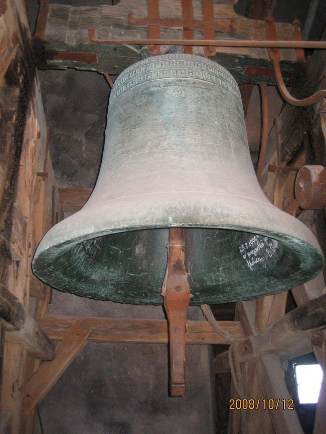 城の塔にある鐘です。<br />それなりにでかいです。<br />日本のお寺の鐘ぐらいでしょうか。