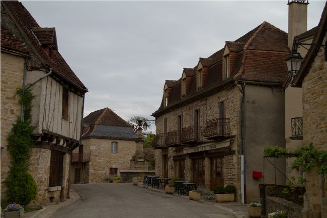 この村の詳しい歴史まではよくわかりませんが、家々に歴史があることは一目瞭然。