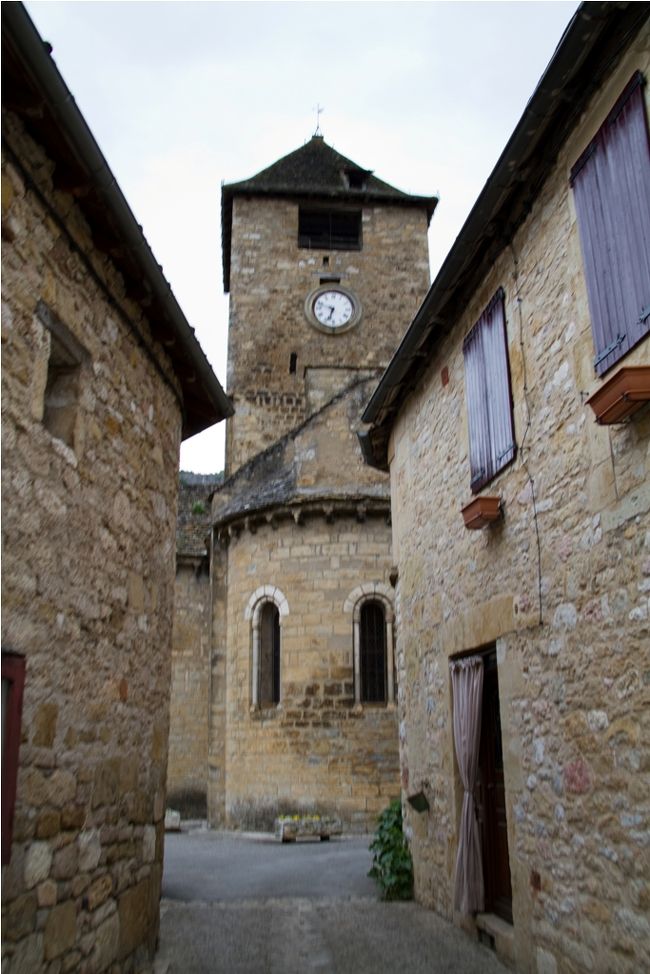 やっぱりちゃんと降りて歩くことは大事だな〜。にしてももうだいぶ遅いのでかなり静かだ。