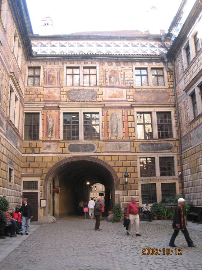 チェスキー・クルムロフ城の騙し絵です。<br />立体に見えますが描かれいるだけで壁は平面です。