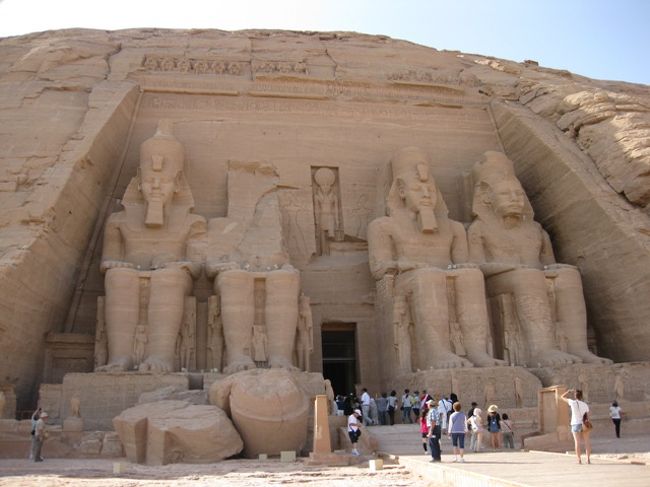 「アブシンベル大神殿」<br /><br />感動ものです！<br />さすがユネスコが世界遺産を提唱するきっかけになった史跡です。