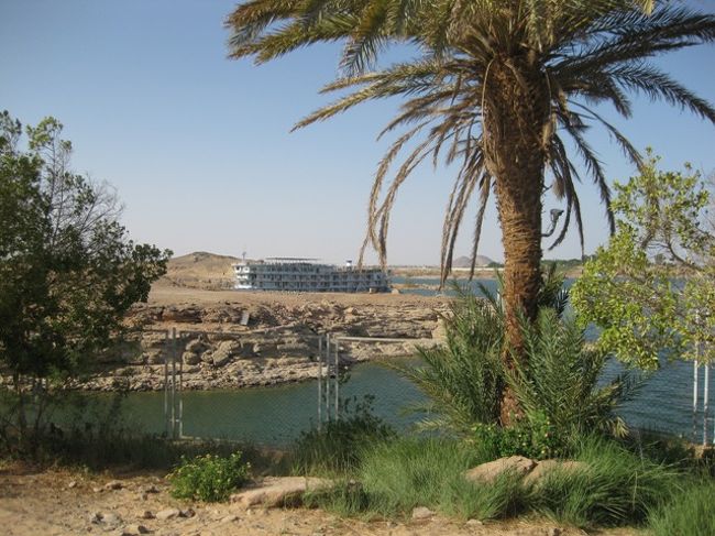 アブシンベル小神殿横の入り江<br /><br />帰りはアブシンベル小神殿横から出口に向かいます<br /><br />