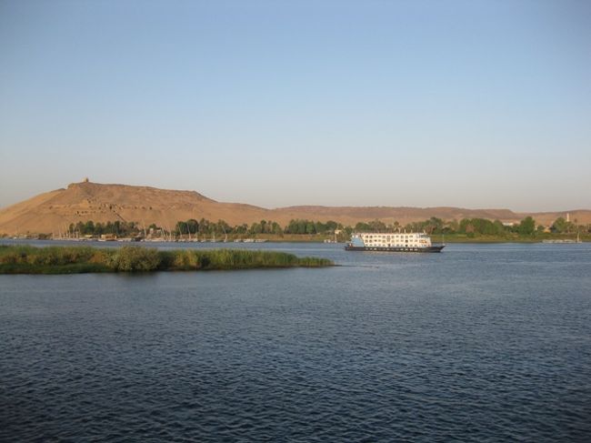 ナイル川<br /><br />出航は午後、ナイル川クルーズの始まりです