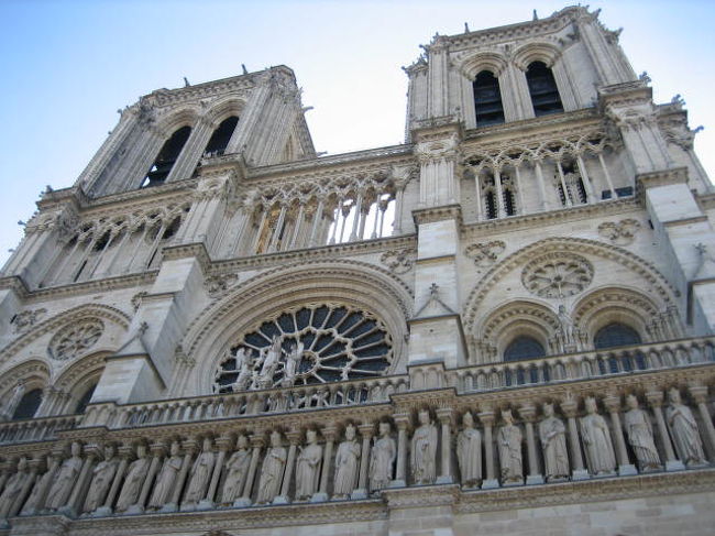 パリ・ノートルダム大聖堂<br /><br />本当に素敵な建築物です。