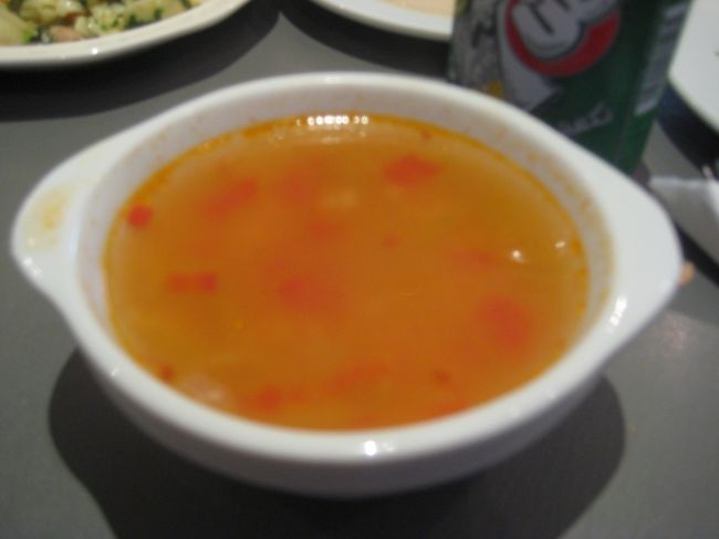 お昼。<br />スープ、普通においしい。