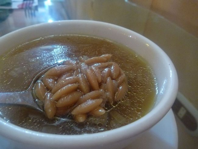 ツアー中に連れて行ってもらったレストランででた、スープ。中には小麦粉で作ったような？すいとん？<br />入ってました。だしが効いてて美味