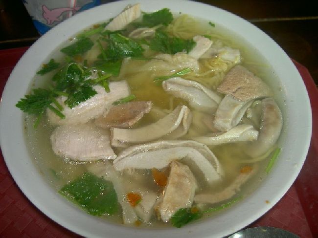 屋台のホルモンっぽいスープ<br />味は色々足せるのでお好みで塩とか酢とか<br />プラスするとおいしいです