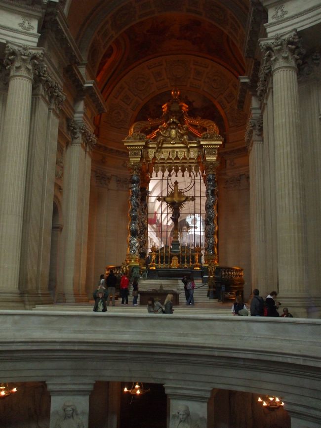 「ドーム教会祭壇」