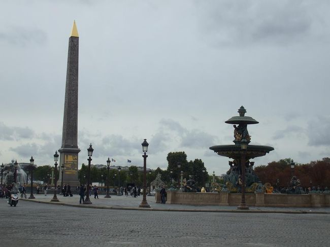 「コンコルド広場」<br />アンヴァリッドのメトロ⑧エコル ミリテール駅からコンコルド駅は２つ目。