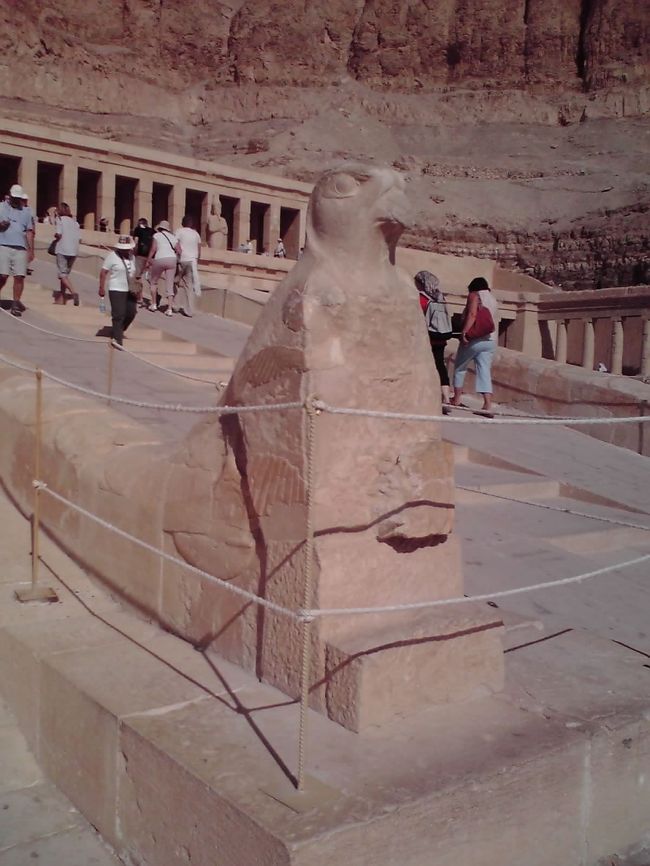 第2、3テラスまでとにかく遠い！<br />陰に入れば涼しいけど、太陽が背中にじりじりと・・・暑いです〜〜。